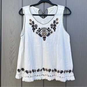 Max Studio White Boho sleeveless Blouse Embroidered Flowers Crochet Frayed Hem L